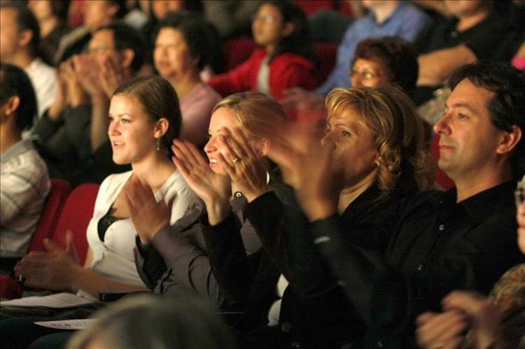 <a><img class="size-medium wp-image-1833613" title=" (Taili Sun/The Epoch Times)" src="https://www.theepochtimes.com/assets/uploads/2015/09/wm_audiencetaili_sun.jpg" alt=" (Taili Sun/The Epoch Times)" width="320"/></a>