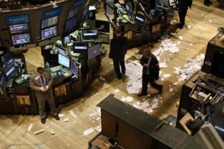<a><img src="https://www.theepochtimes.com/assets/uploads/2015/09/wst83052883.jpg" alt="Traders work on the floor of the New York Stock Exchange.. (Spencer Platt/Getty Images)" title="Traders work on the floor of the New York Stock Exchange.. (Spencer Platt/Getty Images)" width="320" class="size-medium wp-image-1832847"/></a>