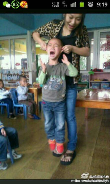 <a><img class="size-medium wp-image-1775298" src="https://www.theepochtimes.com/assets/uploads/2015/09/yan_Weibo1.jpeg" alt="Yan Yanhong, a kindergarten teacher unlicensed teacher in Zhejiang province, grasped up both ears of a young child went viral in the internet. She was dismissed on Oct 24. (Weibo.com) " width="210" height="350"/></a>