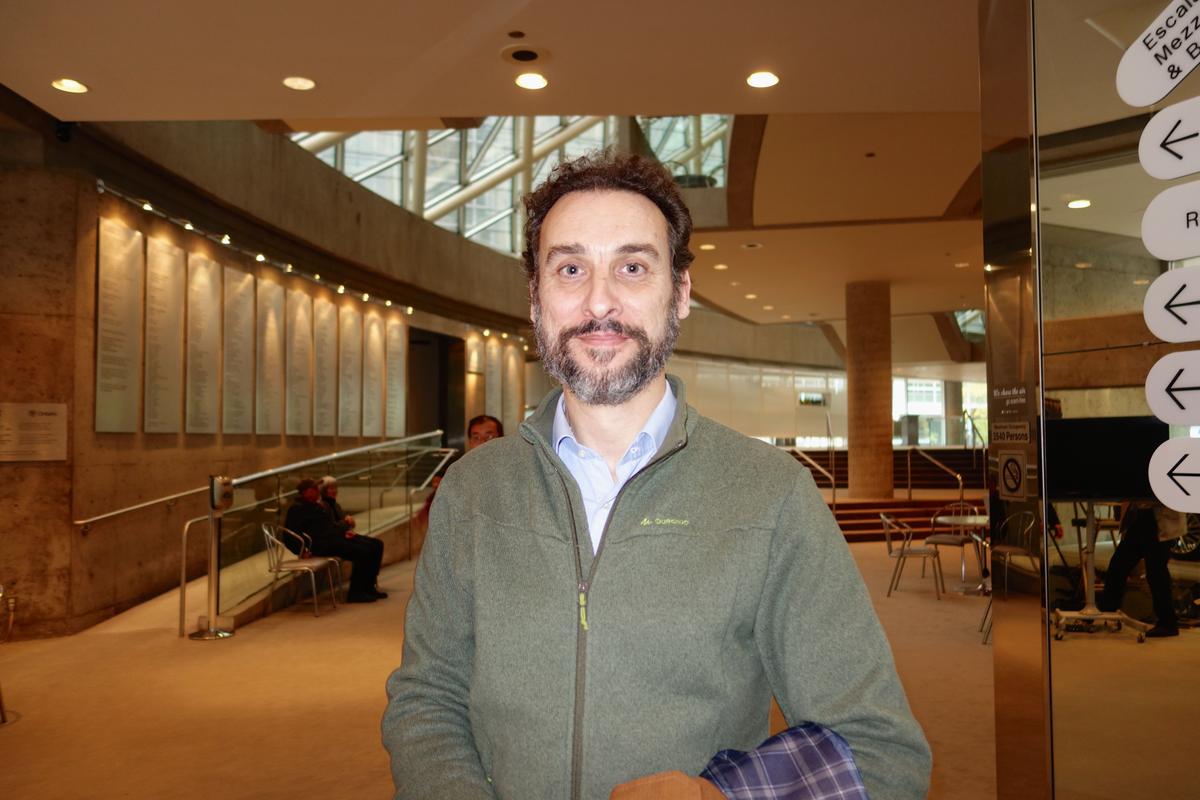 Andres Barrado, a visiting professor at the University of Toronto, at the Shen Yun Symphony Orchestra performance at the Roy Thomson Hall in Toronto on Oct. 3, 2015. (Matthew Little/Epoch Times)