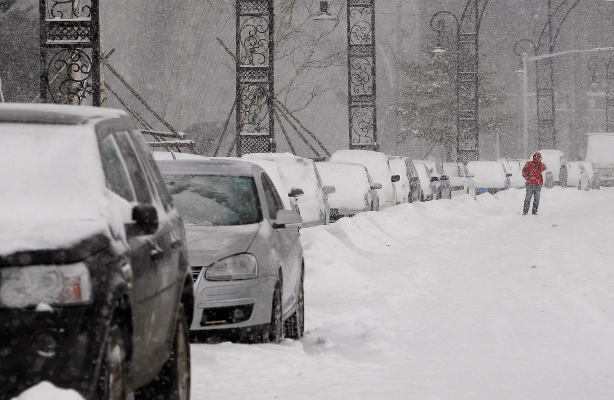 Heavy snow in Harbin on Nov. 18, 2013. (STR/AFP/Getty Images)