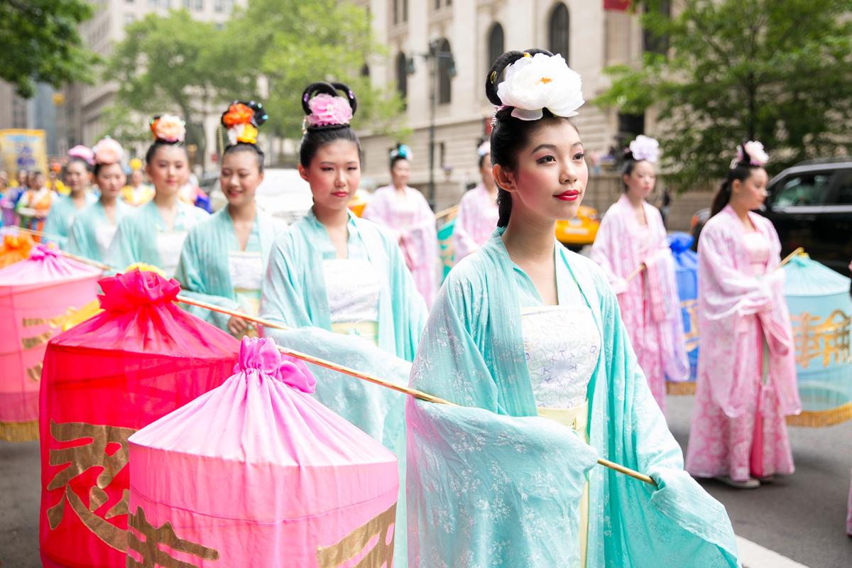 Around 10,000 Falun Gong practitioners march in the World Falun Dafa Day parade in New York on May 13, 2016. (Samira Bouaou/Epoch Times)