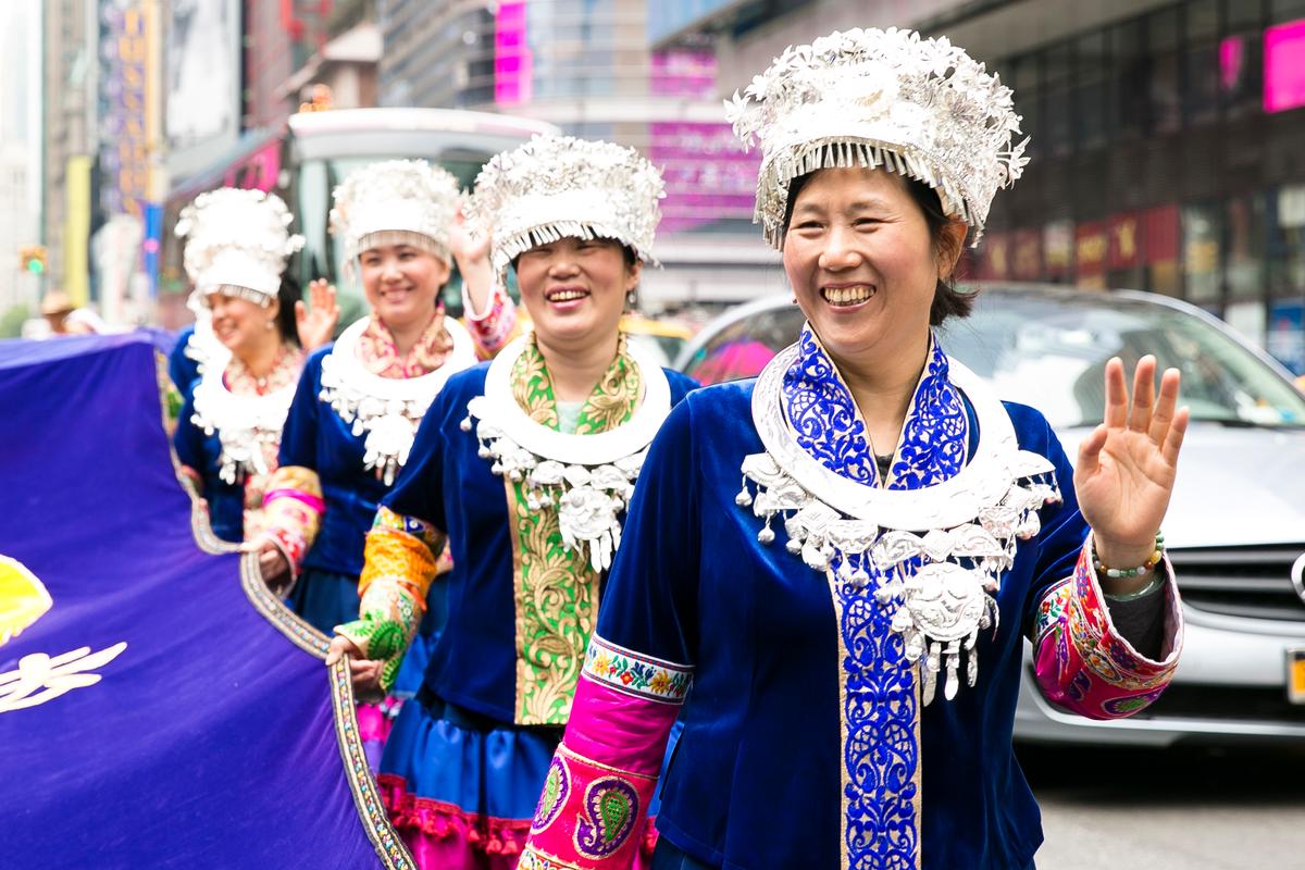 Around 10,000 Falun Gong practitioners march in the World Falun Dafa Day parade in New York on May 13, 2016. (Samira Bouaou/Epoch Times)