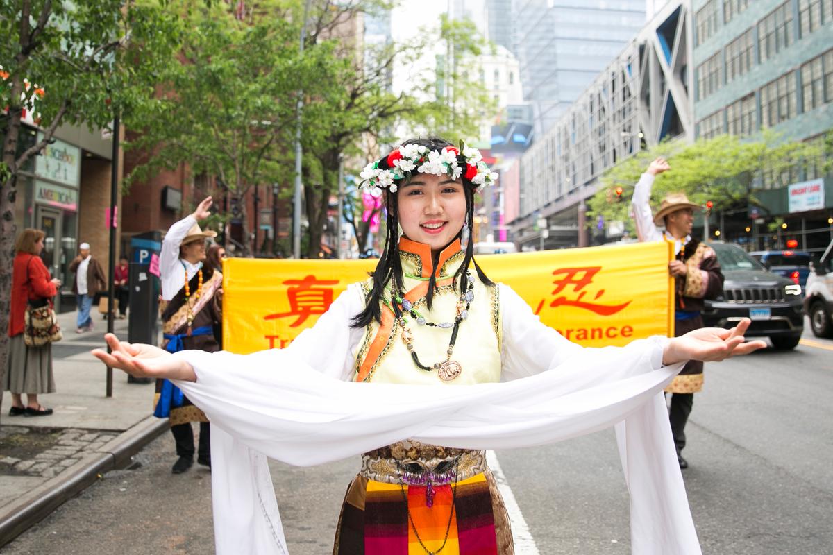 Around 10,000 Falun Gong practitioners march in the World Falun Dafa Day parade in New York on May 13, 2016. (Samira Bouaou/Epoch Times)