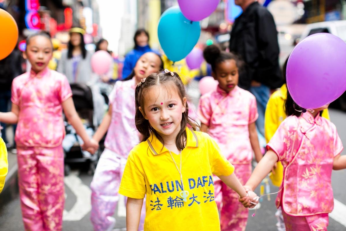 Around 10,000 Falun Gong practitioners march in the World Falun Dafa Day parade in New York on May 13, 2016. (Samira Bouaou/Epoch Times)