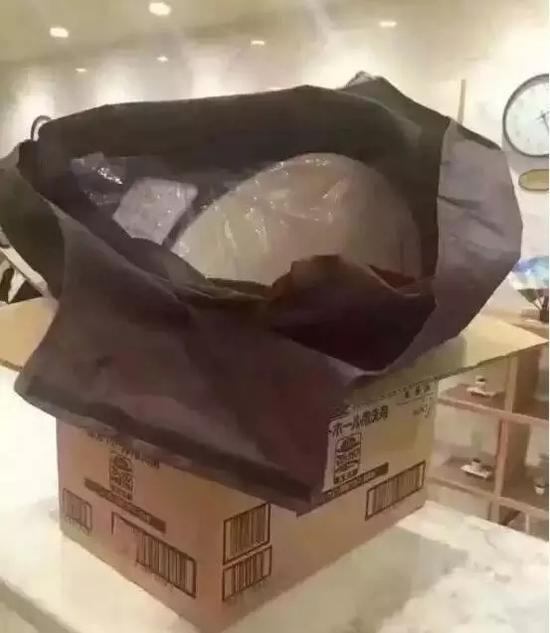 Toilet seat (via Sina)