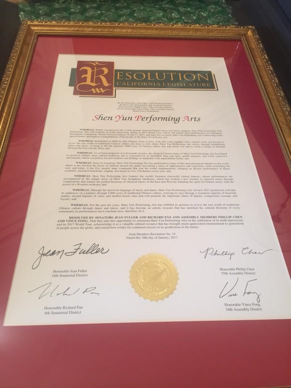 The resolution presented to Sacramento Shen Yun volunteers on Jan. 9, 2017 (Mark Cao/Epoch Times)