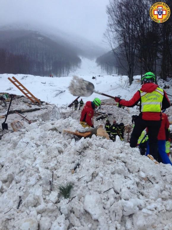 Italian Mountain Rescue Corps "Corpo Nazionale Soccorso Alpino e Speleologico" Soccorso Alpino volunteers and rescuers work in the area of the avalanche-struck Hotel Rigopiano, near Farindola, central Italy, Wednesday Jan. 25, 2017. (Corpo Nazionale Soccorso Alpino e Speleologico/via AP)