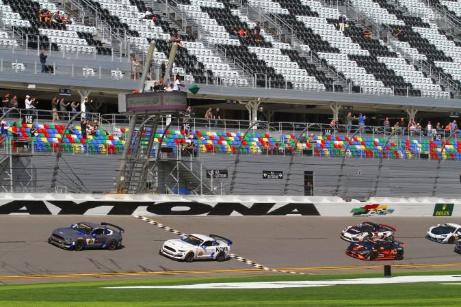 The start of the IMSA CTSCC BMW Endurance Challenge at Daytona, Friday, Jan. 27, 2017. (Chris Jasurek/Epoch Times)