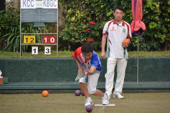 Tony Cheung from Kowloon Bowling Green Club (delivering) defeated the reigning National Singles champion Chadwick Chen from Kowloon Cricket Club to lift his first National Champion of Champions Singles title last Sunday, March 5, 2017. (Stephanie Worth)