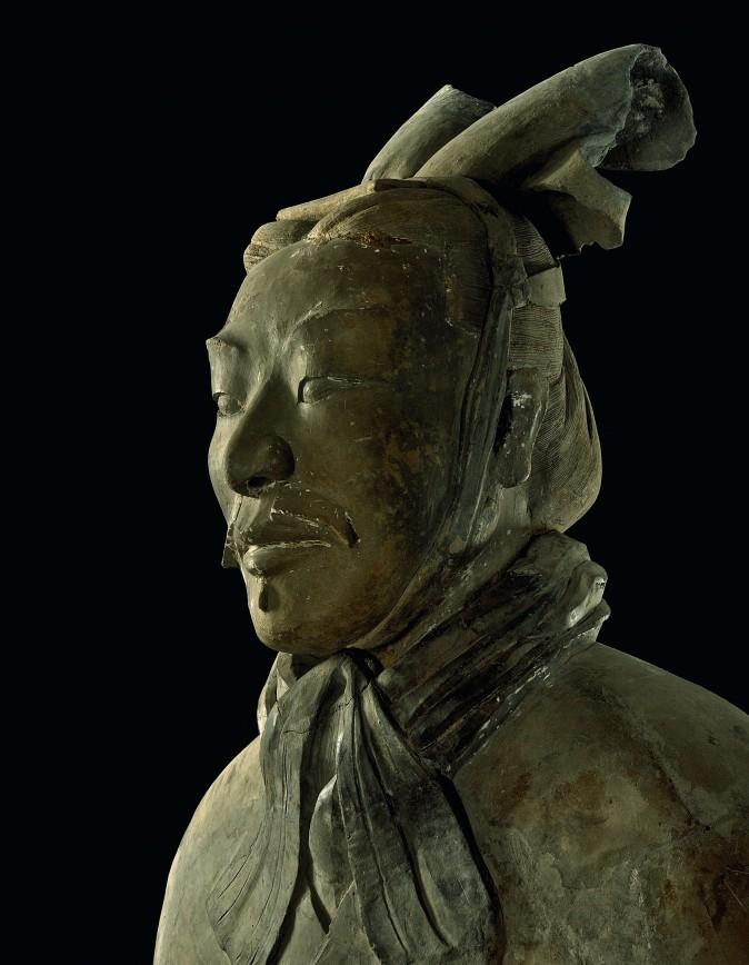 Unarmored general (detail), Qin Dynasty (221–206 B.C.). Earthenware, Qin Shihuang Mausoleum Site Museum. (The Metropolitan Museum of Art)