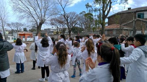 Students doing Falun Gong exercises in a school courtyard in Montevideo, Uruguay. (Minghui.org)