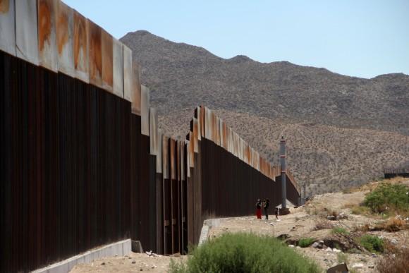 A Mexican family stands next to the border wall between Mexico and the United States, in Ciudad Juarez, Mexico on May 23, 2017.<br/>(HERIKA MARTINEZ/AFP/Getty Images)