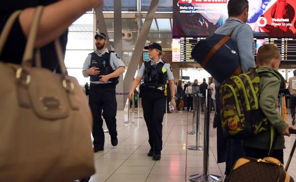 Police walk past passengers as they patrol Sydney Airport on July 30, 2017. (WILLIAM WEST/AFP/Getty Images)