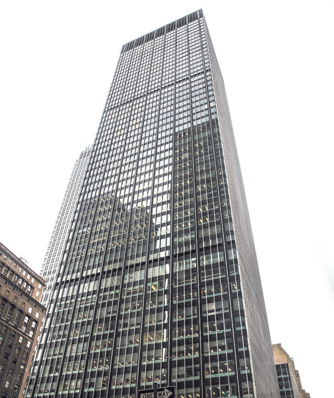 JPMorgan Chase's headquarters in New York on Aug. 12, 2014. The bank reported $26.5 billion in profits for the year ending June 30, which is the most profitable year for a company in the history of banking. (ANDREW BURTON/GETTY IMAGES)