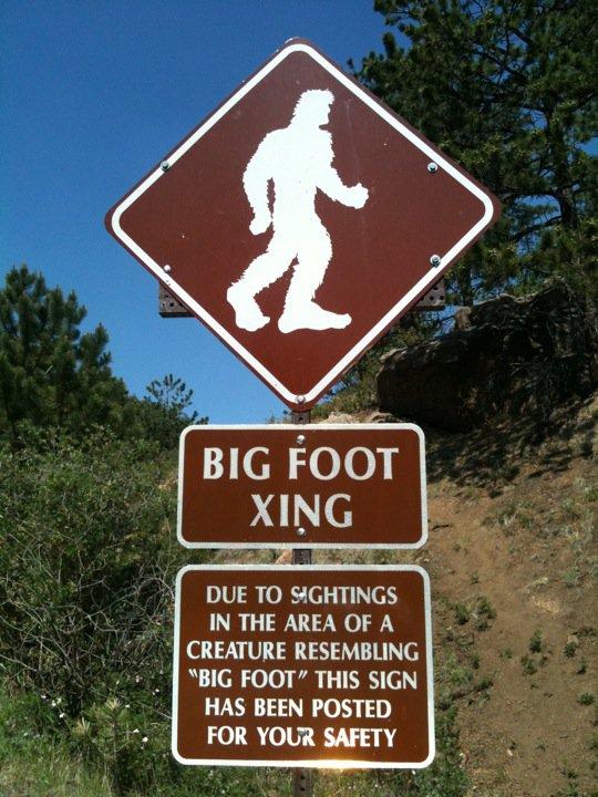 A sign on Pikes Peak Highway in Colorado. (Gnashes30/CC-BY-SA-3.0)