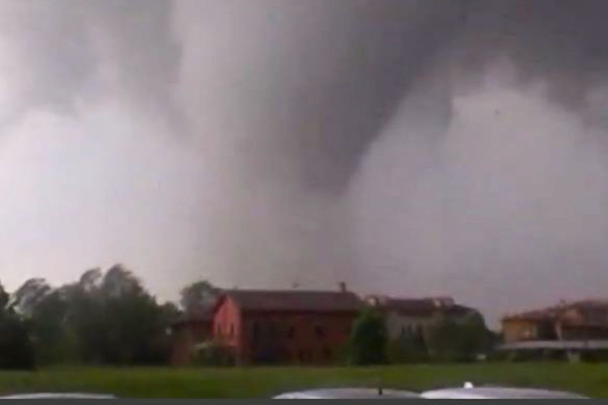 Italy Tornado Injures 11, Damages Homes (+Video) BBC The Epoch Times