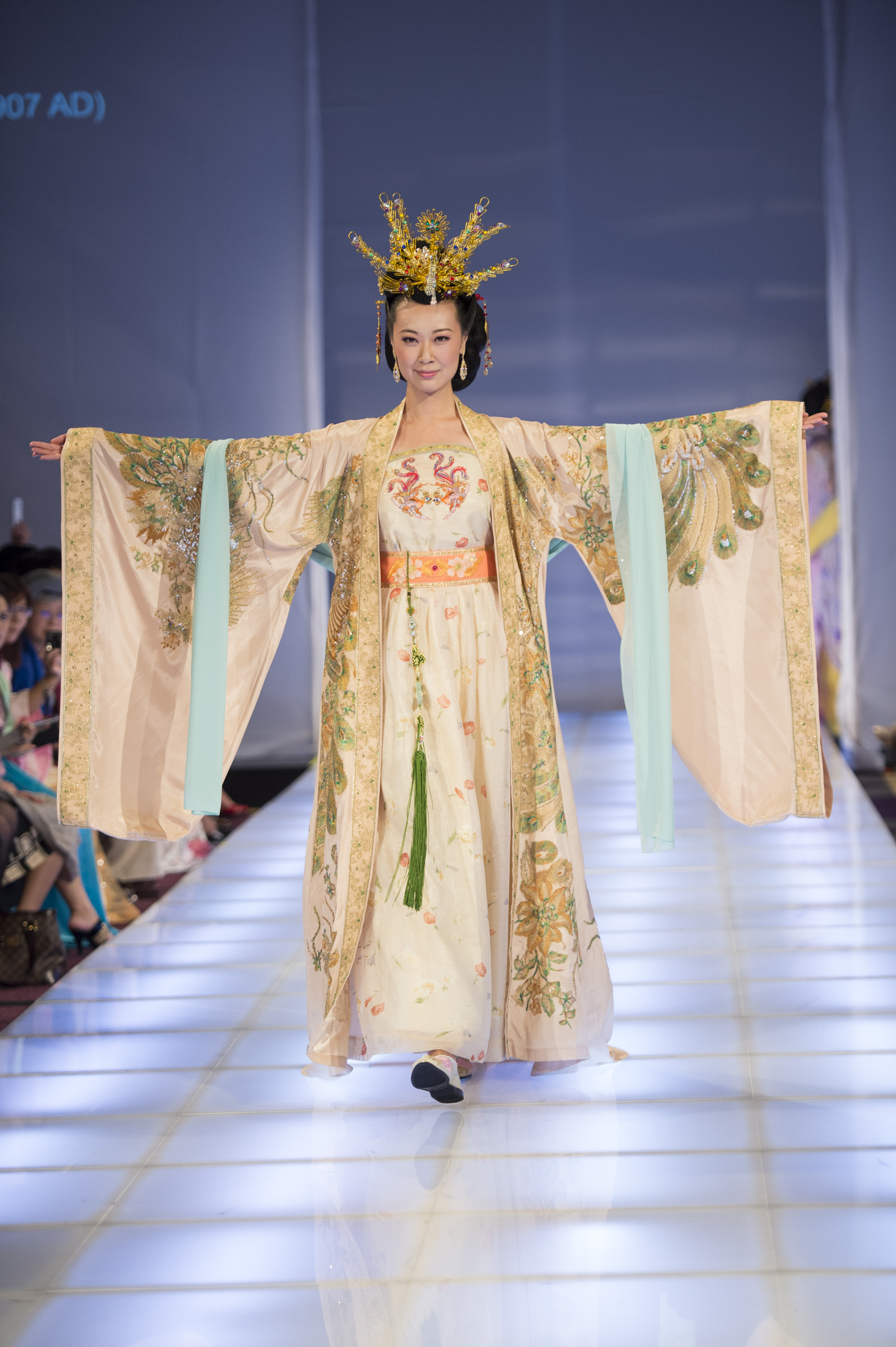 The Met’s Chinese Fashion Exhibit Neglects 94 Percent of Chinese ...