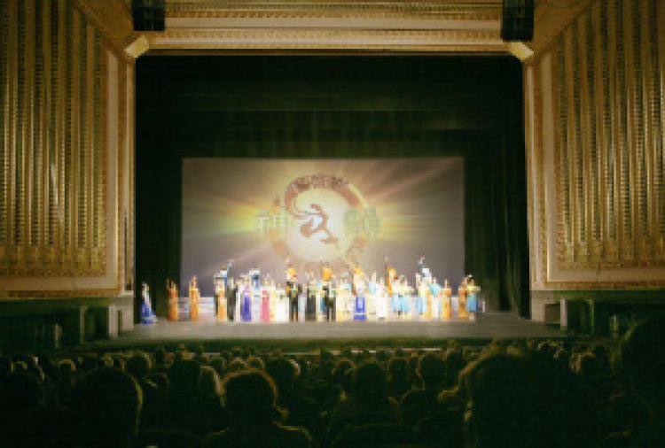 Curtain call at the Civic Opera House. (The Epoch Times)