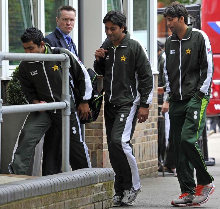 Pakistani cricketer Mohammad Asif (R) arrives for the fourth day of the fourth NPower Test match between England and Pakistan. The team was embroiled in an alleged betting scam after British police arrested a man on suspicion of conspiracy to defraud bookmakers. (GLYN KIRK/AFP/Getty Images)