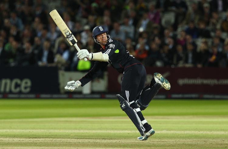 Graeme Swann of England fails to get bat on ball during the 4th NatWest One Day International between England and Pakistan at Lord's on September 20, in London, England.  (Richard Heathcote/Getty Images )