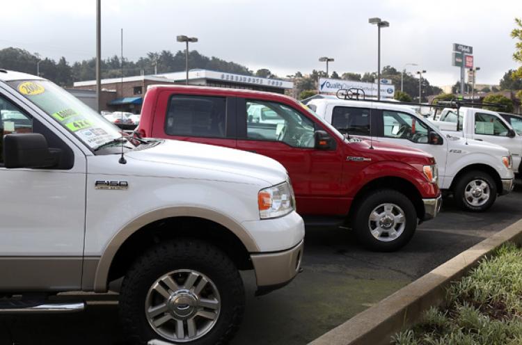 FORD RECALL: Ford F-150 pickup trucks sit on the lot at Serramonte Ford on February 23, in Colma, California. Ford announced on Wednesday that they are recalling close to 150,000 2005 and 2006 F-150 pickup trucks due to airbags that could deploy without warning. (Justin Sullivan/Getty Images)