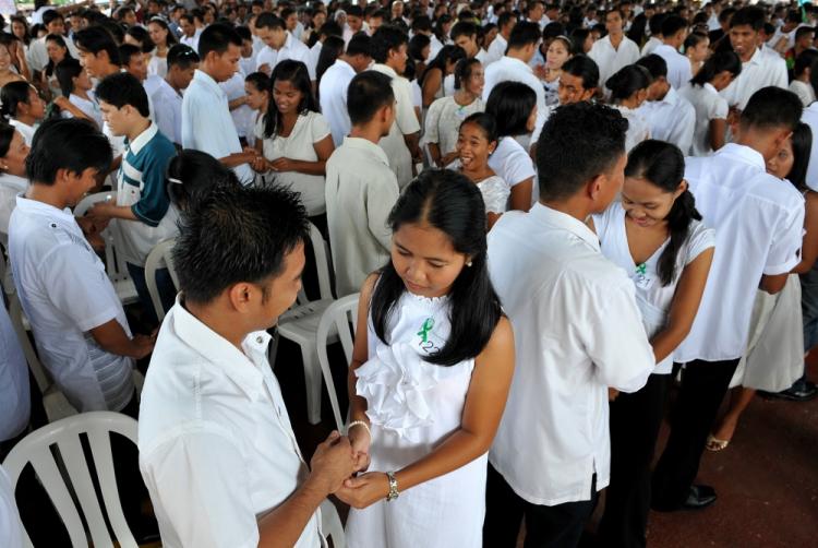 10/10/10: Thousands of couples around the world got married on Oct. 10, 2010. (Jay Directo/AFP/Getty Images)