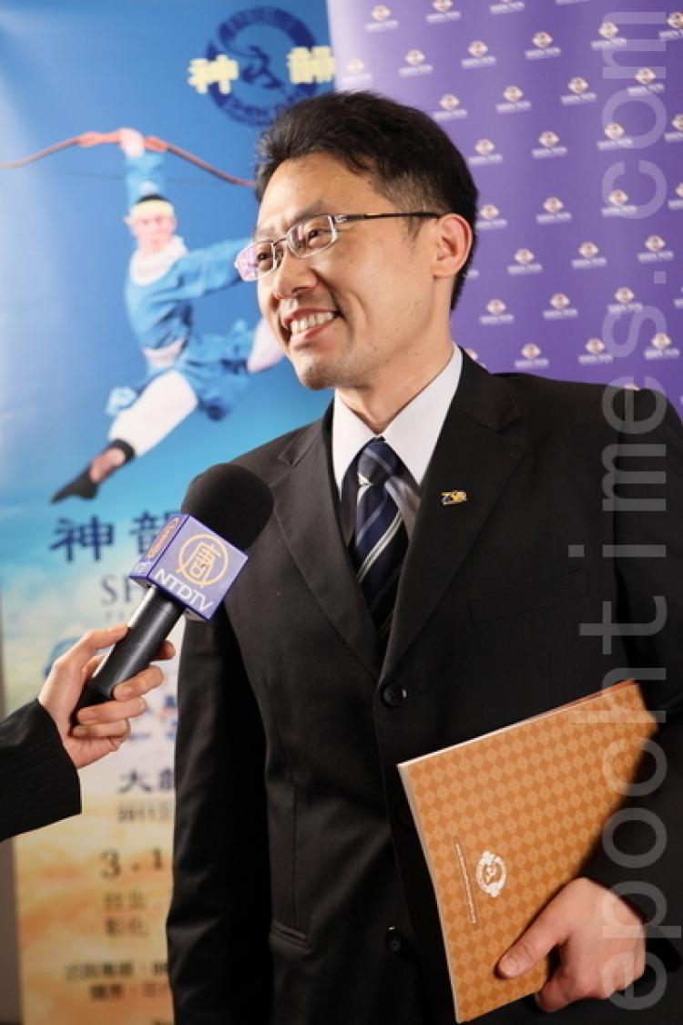 Mr. Jiang Jen, attorney-at-law, at Shen Yun Performing Arts International Company's fourth show in Taoyuan, on March 14, 2011.  (Lin Shijie/ The Epoch Times)