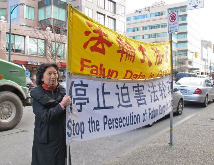 Lu Qun, a Falun Gong practitioner, peacefully protesting in front of the Chinese Consulate in Vancouver Canada. (The Epoch Times)