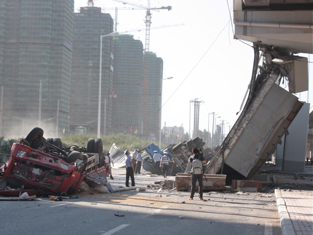 a collapsed eight-lane suspension bridge in Harbin