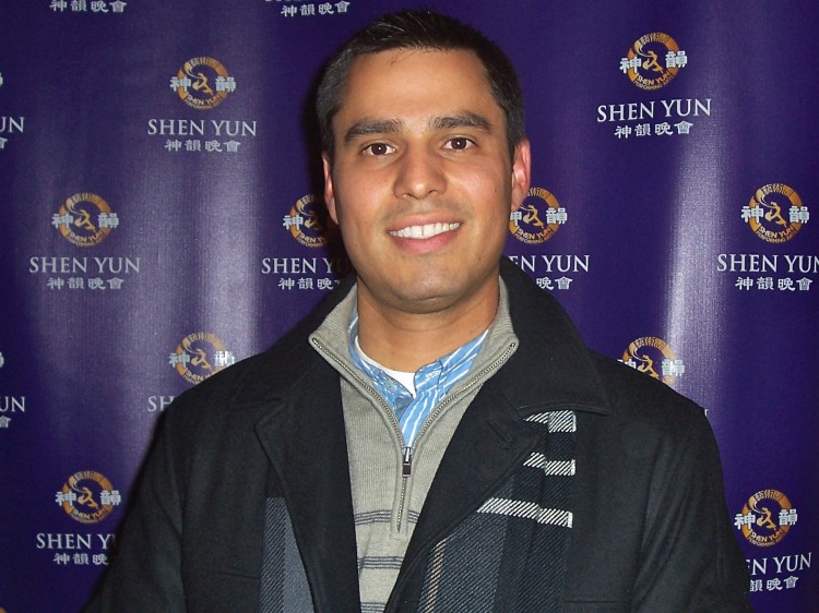 Shen Yun Performing Arts grabbed the attention of Mr. David Jaramillo