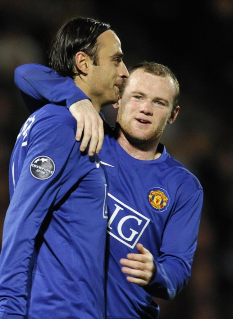 WELCOME ABOARD: Wayne Rooney (right) congratulates his new teammate Dimitar Berbatov. (Olivier Morin/AFP/Getty Images)