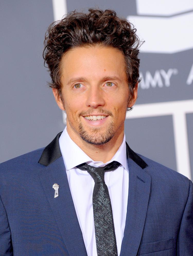 LOS ANGELES, CA - JANUARY 31: Singer Jason Mraz arrives at the 52nd Annual GRAMMY Awards held at Staples Center on January 31, 2010 in Los Angeles, California.  (Jason Merritt/Getty Images)