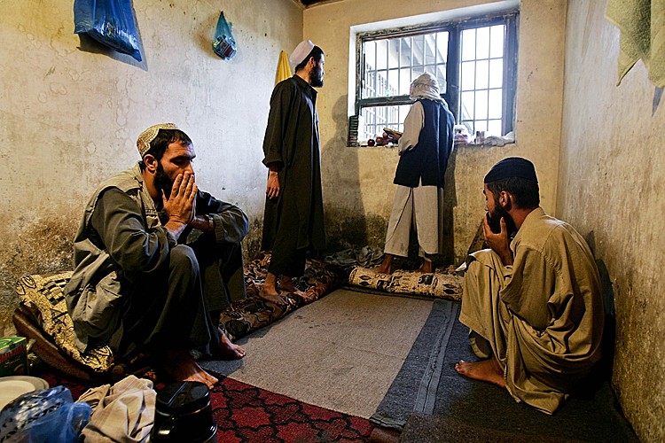 TALIBAN: Prisoners accused of being Taliban insurgents, as well as a suspected suicide bomber (R), sit in jail October 10, 2006 in Kabul, Afghanistan. (John Moore/Getty Images)