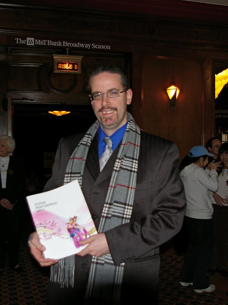 Mr. Baddeley was highly impressed by the dancers of Divine Performing Arts.  (Allen Zhou/The Epoch Times)