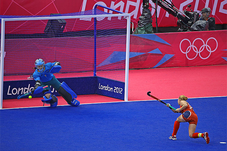 Toni Cronk of Australia saves the penalty shot of Lauren Crandall of the United States during the Women's Hockey preliminary match between Australia and United States on Day 6 of the London 2012 Olympic Games. (Daniel Berehulak/Getty Images)