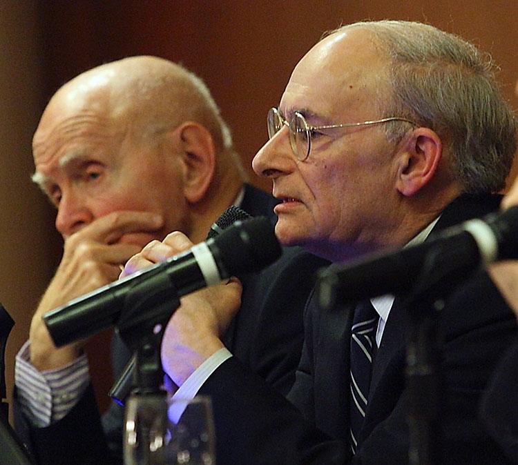 WEIGHTY FINDINGS: David Matas addresses the New York University School of Law's Lipton Hall about the findings of his report, as professor Jerome Cohen looks on. (Gary Du/The Epoch Times)