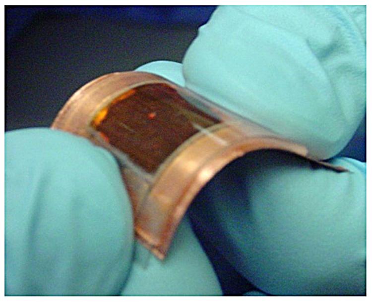 ARTIFICIAL LEAF: Researchers have developed a flexible, water-based solar cell that mimics the way plants collect energy from the sun.  (Hyung-Jun Koo and Orlin Velev/North Carolina State University)