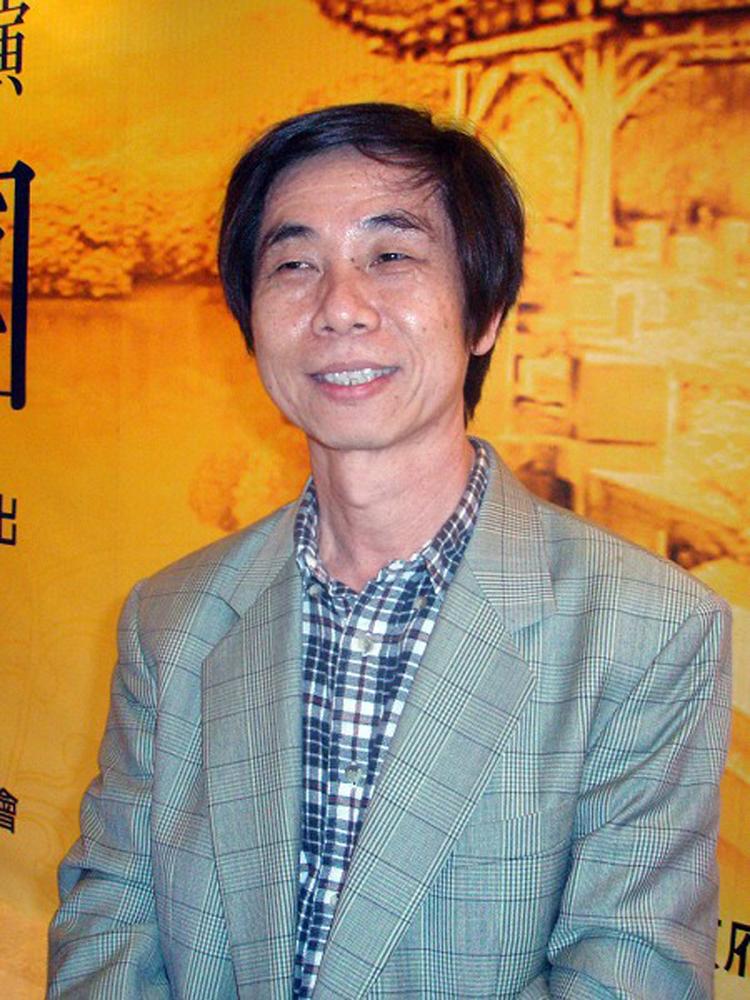 Ciyuan Hong, a senior fine arts teacher (Mansiong Ao/The Epoch Times)