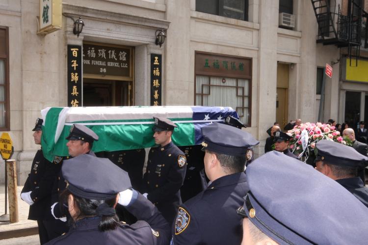 A HERO'S FUNERAL: NYPD Officer Howard Wong's casket is carried by his former colleagues in Chinatown on Wednesday.  (Hannah Cai/The epoch Times)