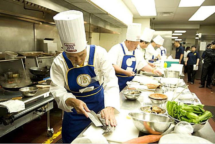 Chefs in action at the NTD's 2nd International Chinese Culinary Competition. (Courtesty NTD News)