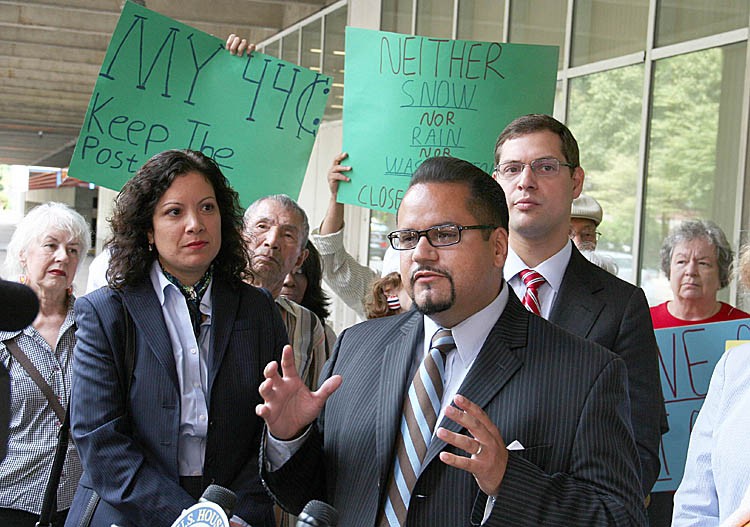 SAVE THE POST OFFICE: Senator Jose Serrano spoke at a press conference on Roosevelt Island on Thursday against closing the island's only post office due to budgetary reasons. Roosevelt Island Operating Corporation President Leslie Torres (L) and Assemblyman Micah Kellner (R) also spoke at the event. (Zack Stieber/The Epoch Times)