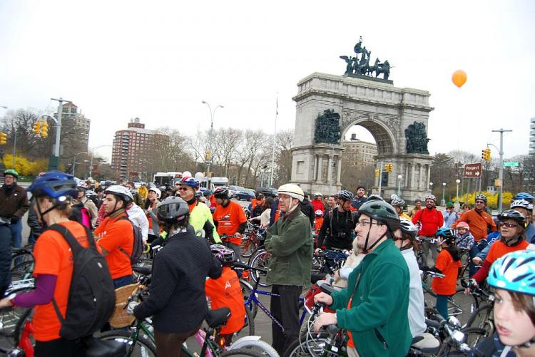 SUNDAY RIDE: Cyclists gathered at Grand Army Plaza on Sunday morning to participate in the 'We Ride the Lanes' event held at Prospect Park West bike lane. (Catherine Yang/The Epoch Times)