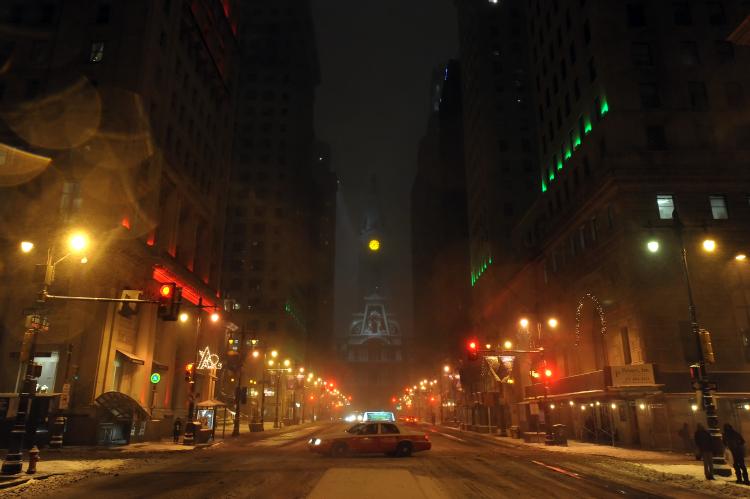 Philadelphia weather: A taxi crosses Broad Street during a blizzard on Dec. 26 in Philadelphia, Pennsylvania. (Drew Hallowell/Getty Images)