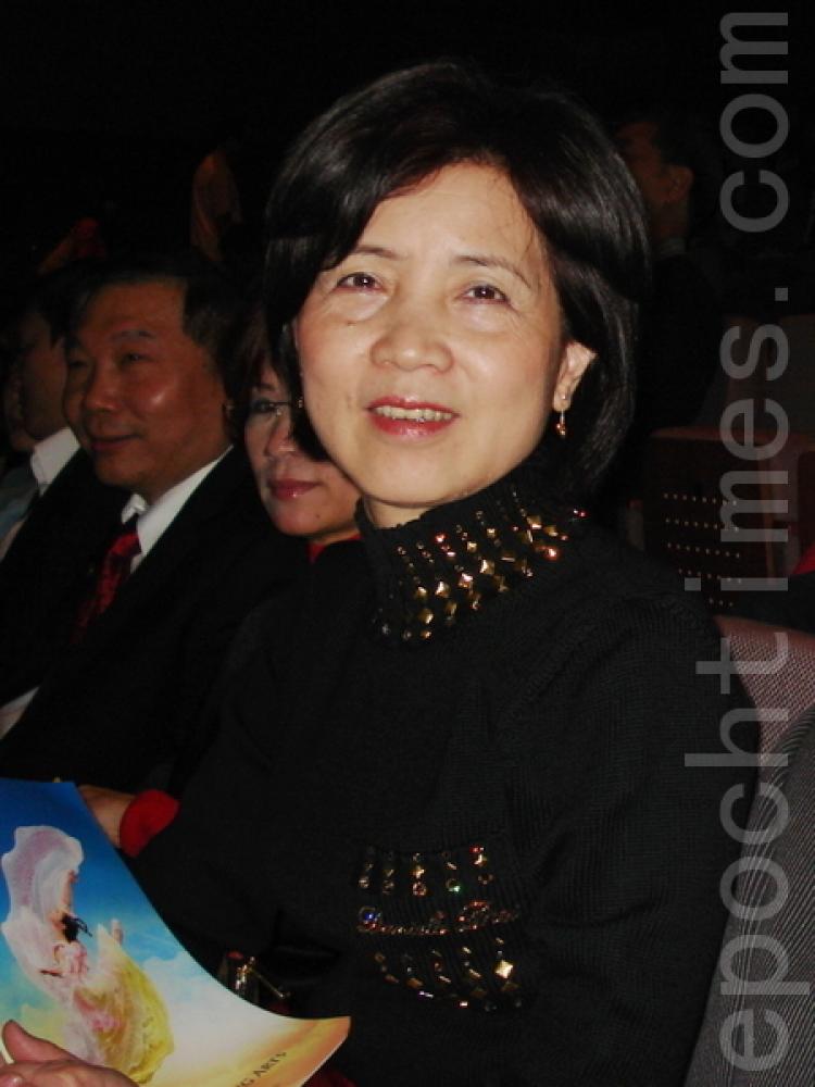 Tu Yulan, president of Yangde Rotary Club in Taoyuan, attended the fourth performance of Shen Yun Performing Arts International Company, in Taoyuan, on March 14, 2011.  (Chen Yurou/The Epoch Times)