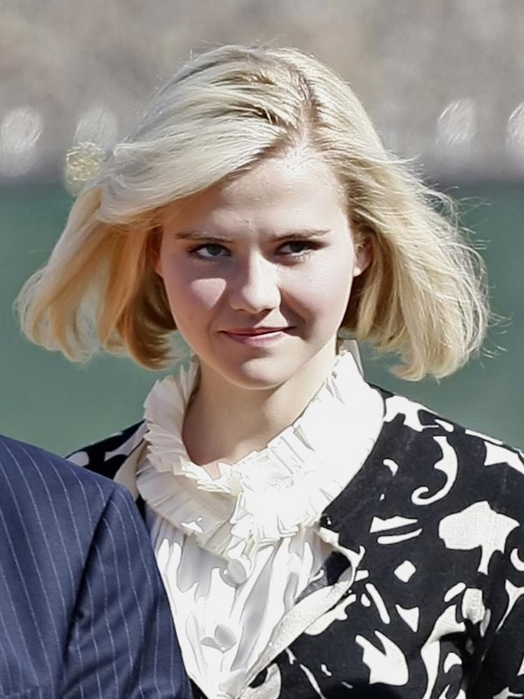 Elizabeth Smart leaves the Federal Court House after testifying for the first time in a competency hearing for her kidnapper Brian David Mitchell on October 1, 2009 in Salt Lake City, Utah.  (George Frey/Getty Images)