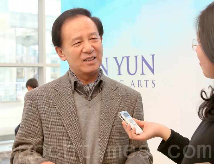 Kim Hong Sin, the first author to sell more than a million of his books in South Korea and a former congressman, praised Shen Yun as 'sublime, vigorous, and fantastic.' (Kim Kuk Hwan/The Epoch Times)