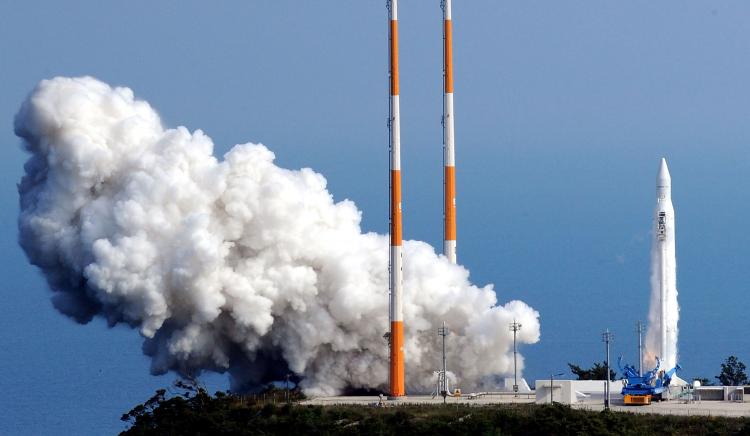 The Korea Space Launch Vehicle Naro-1 blasts off from the Naro Space Center on June 10, in Goheung-gun, South Korea. The Korea Aerospace Research Institute said it lost contact with the space rocket, shortly after liftoff.  (Kim Ki-Nam-pool/Getty Images)