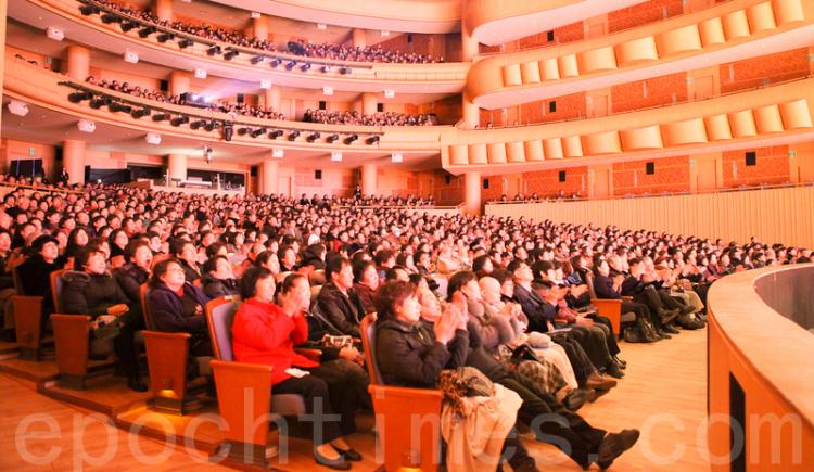 Shen Yun Performing Arts International Company's premiere in Goynag Arum Nuri attracts many top Korean artists and celebrities on January 29, 2011. (Kim Kuo Huan/The Epoch Times)