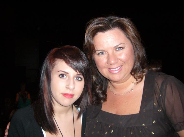 Ms. Mitchell (R), a regional manager of a major Canadian bank, and her daughter (Li Mei/The Epoch Times)